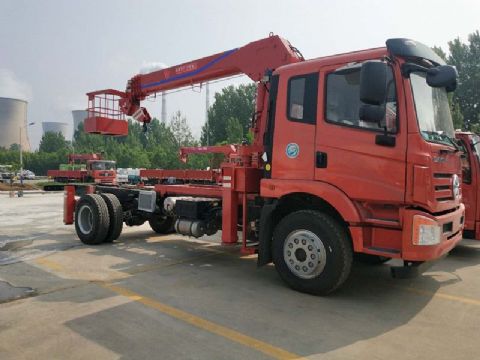 點(diǎn)擊查看詳細(xì)信息<br>標(biāo)題：6.3噸大運(yùn)隨車吊 閱讀次數(shù)：1623