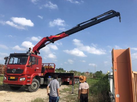 點擊查看詳細信息<br>標題：30噸折臂吊 閱讀次數：2441